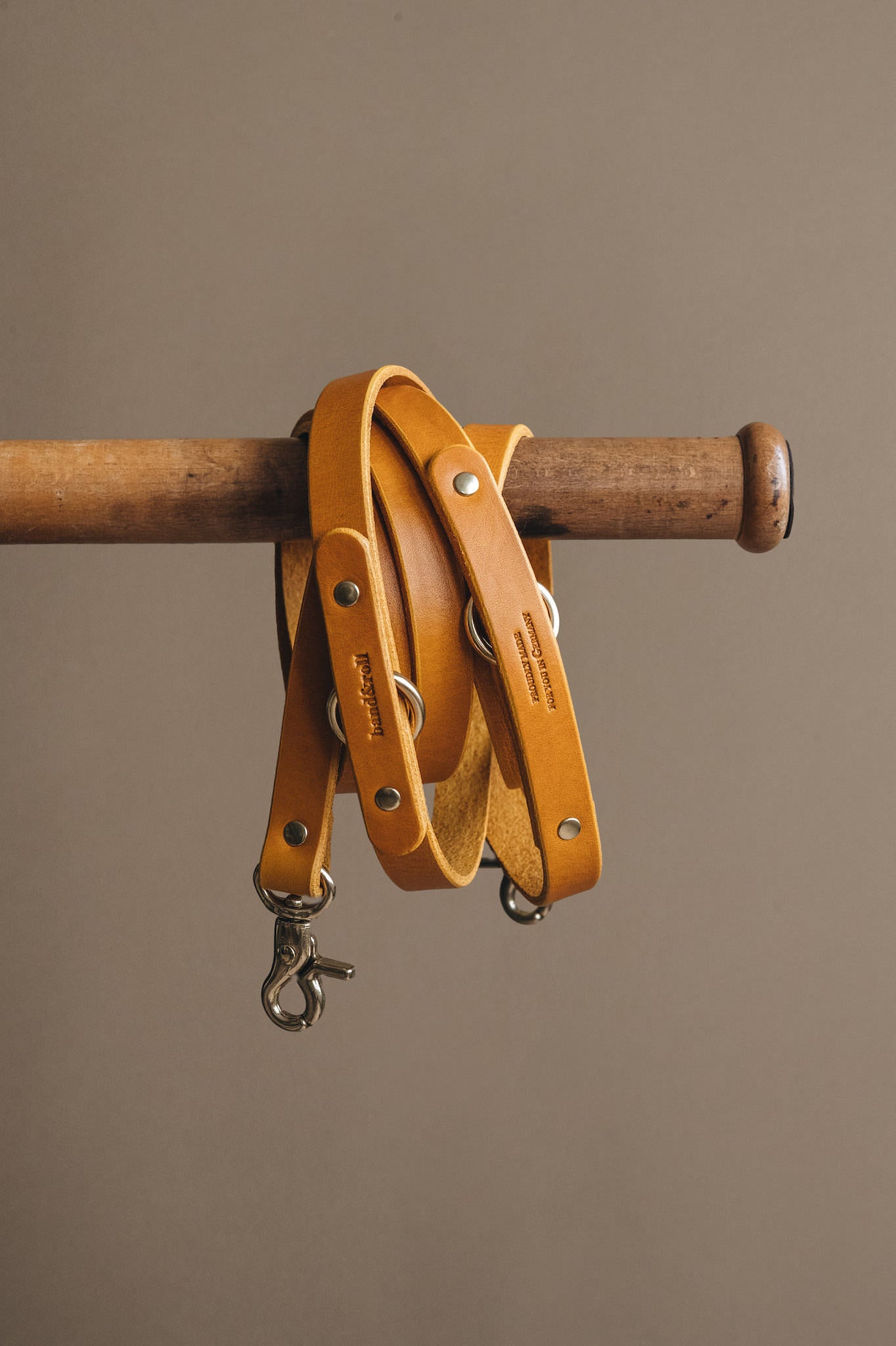 CROSSBODY LEATHER LEASH. LASSO AIR