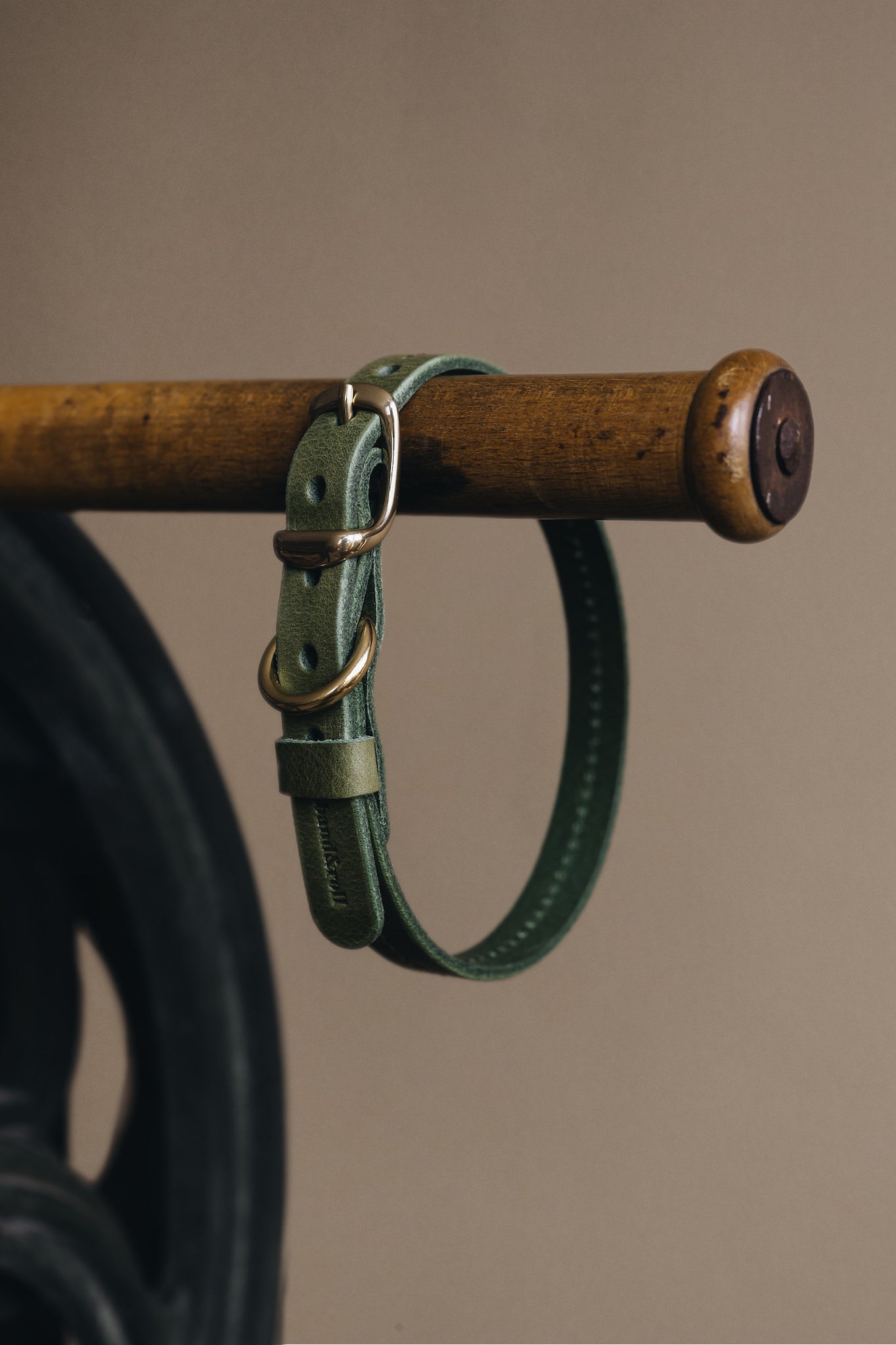 HUNDEHALSBAND. FIR