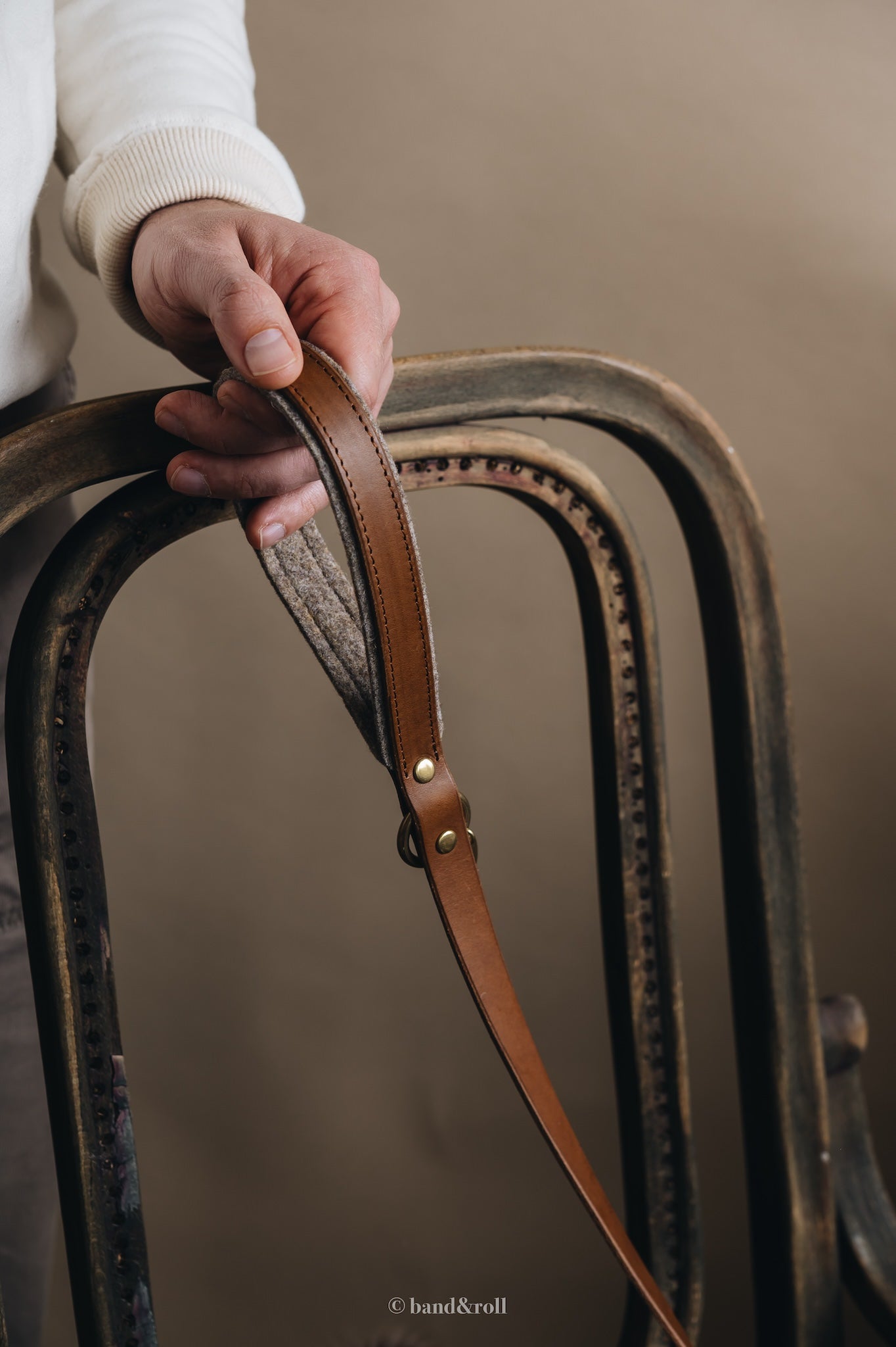WOOL PADDED SHORT LEATHER LEASH. HITCH air