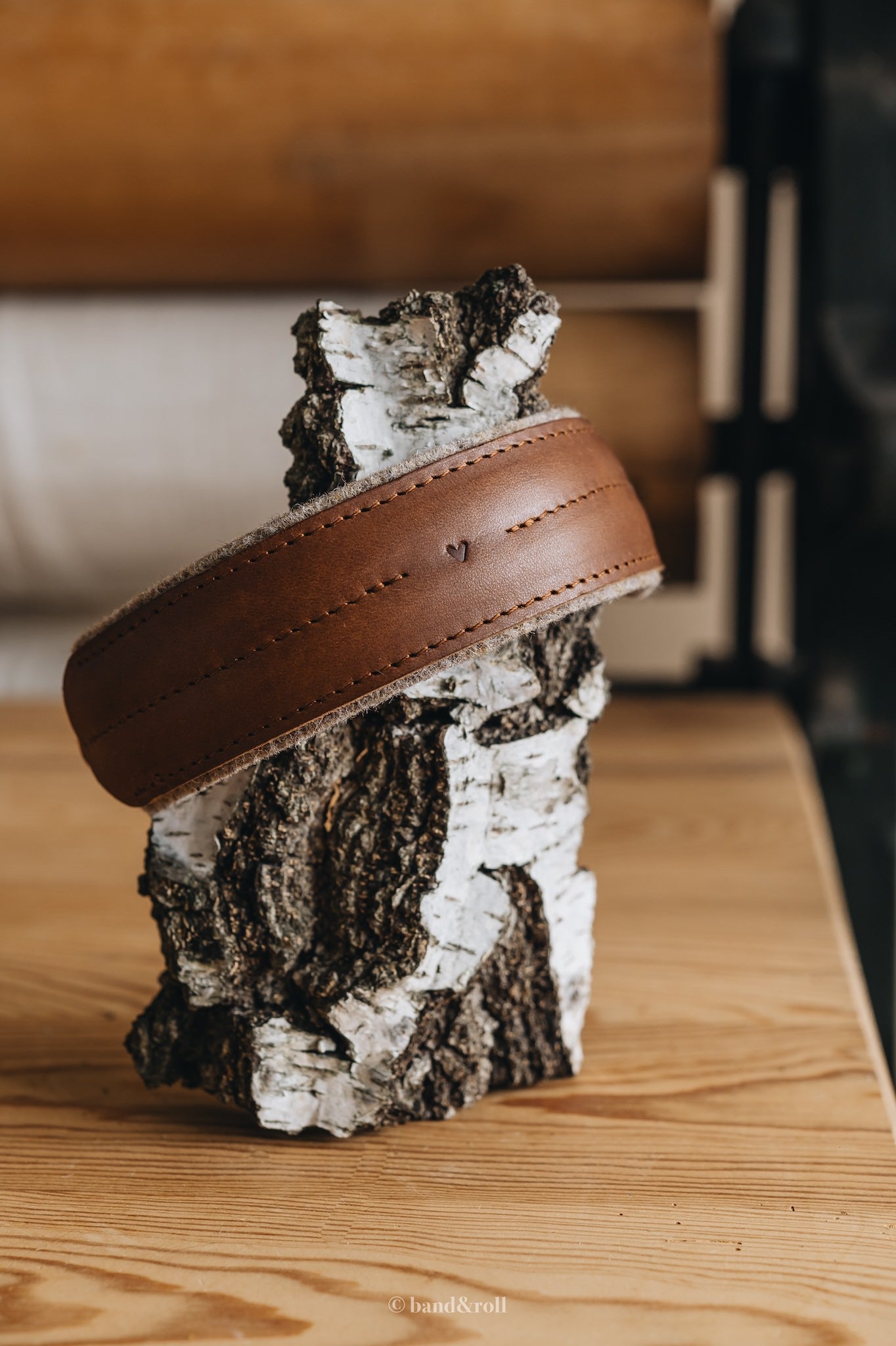 WIDE COLLAR. PINE