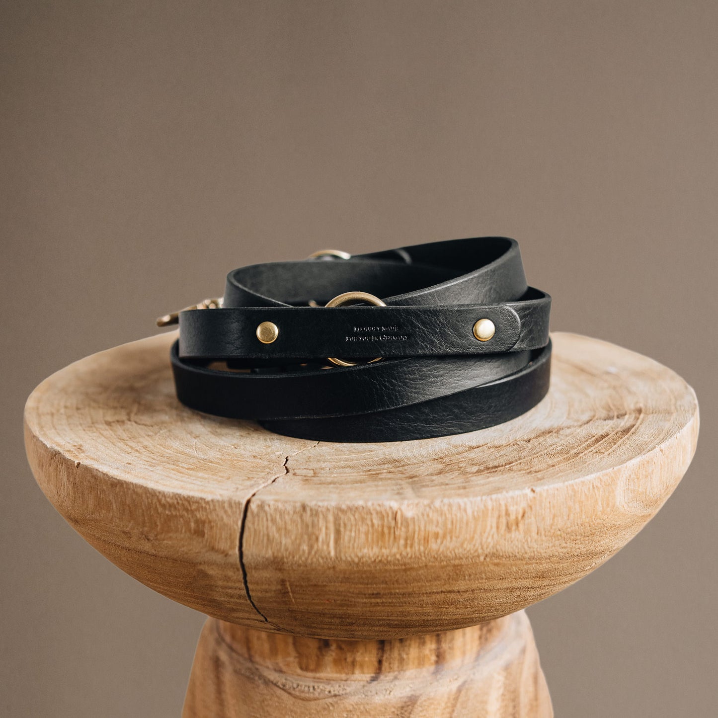 CROSSBODY LEATHER LEASH. LASSO