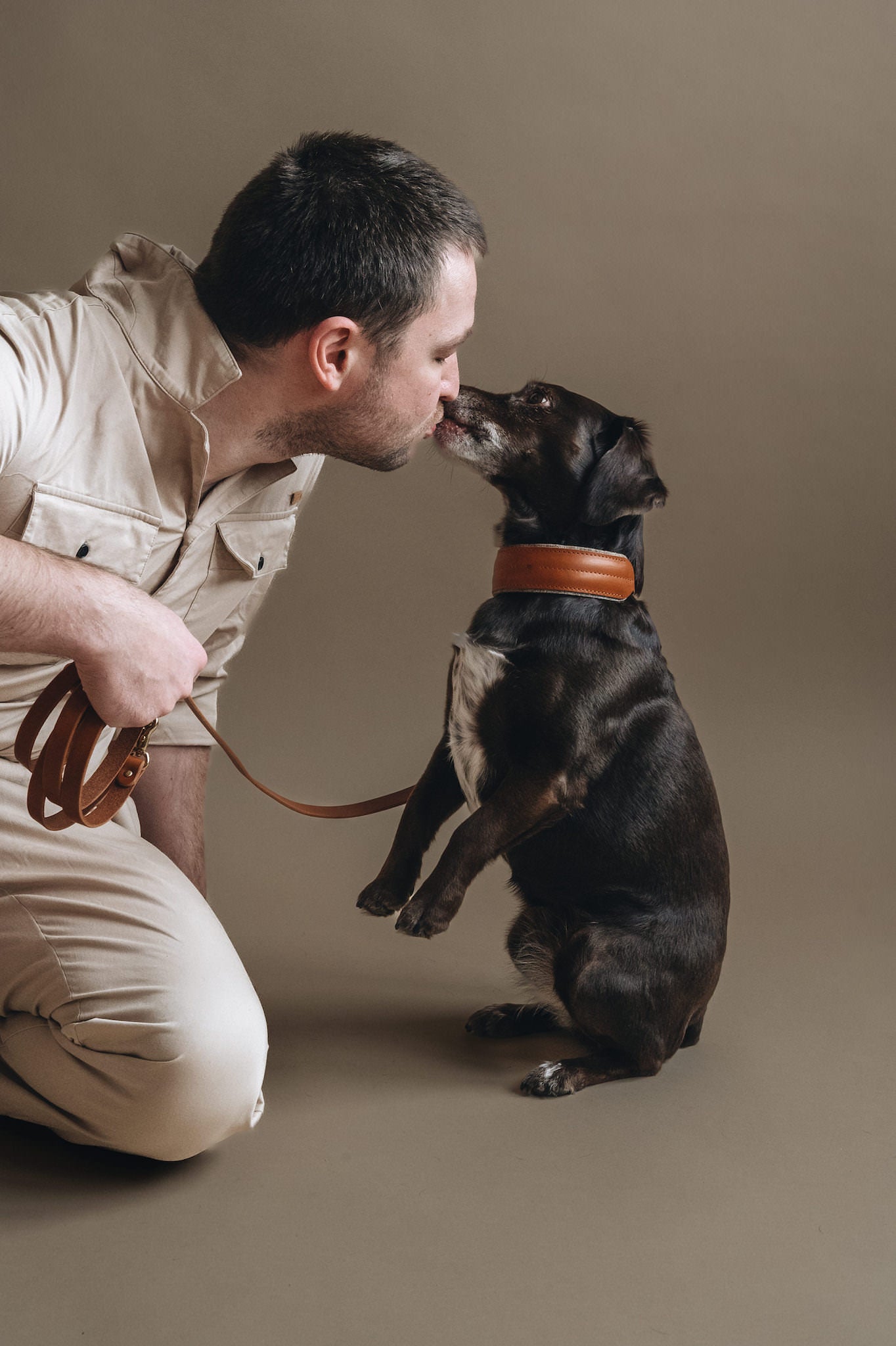 CROSSBODY LEATHER LEASH. LASSO