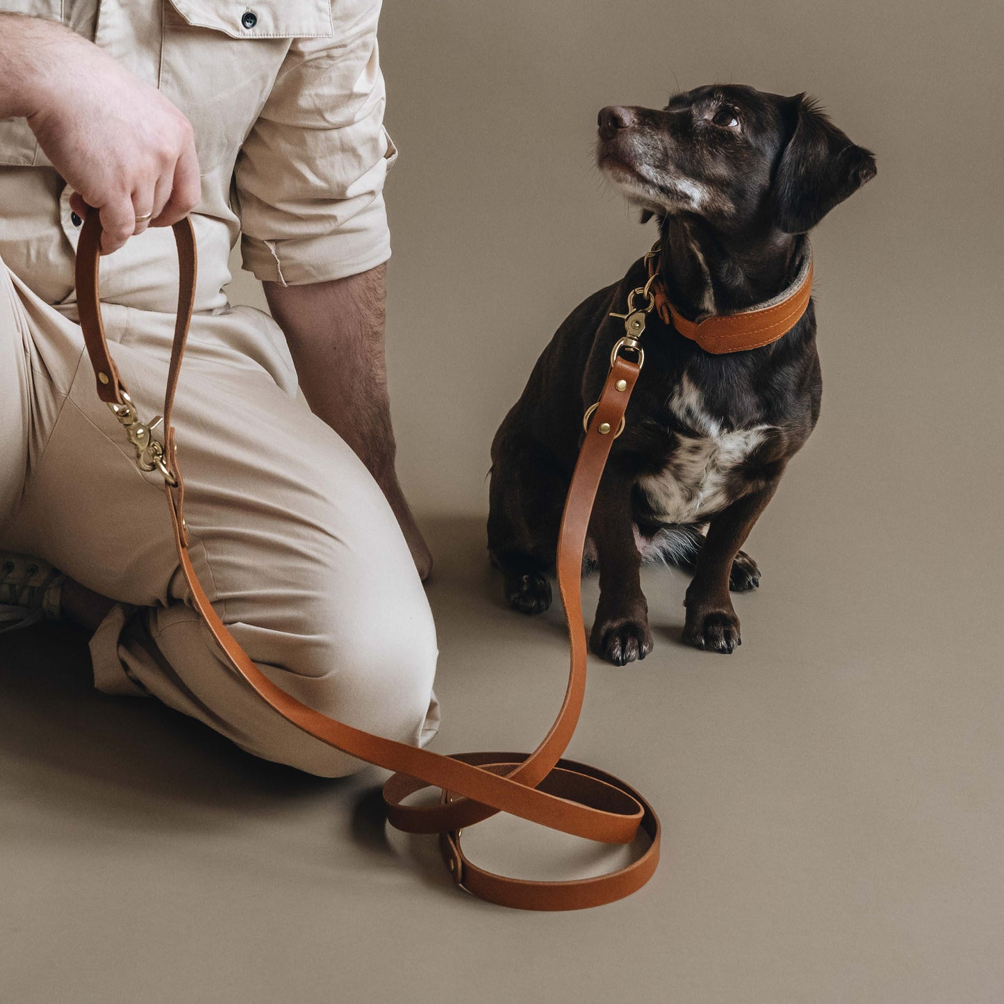 CROSSBODY LEATHER LEASH. LASSO