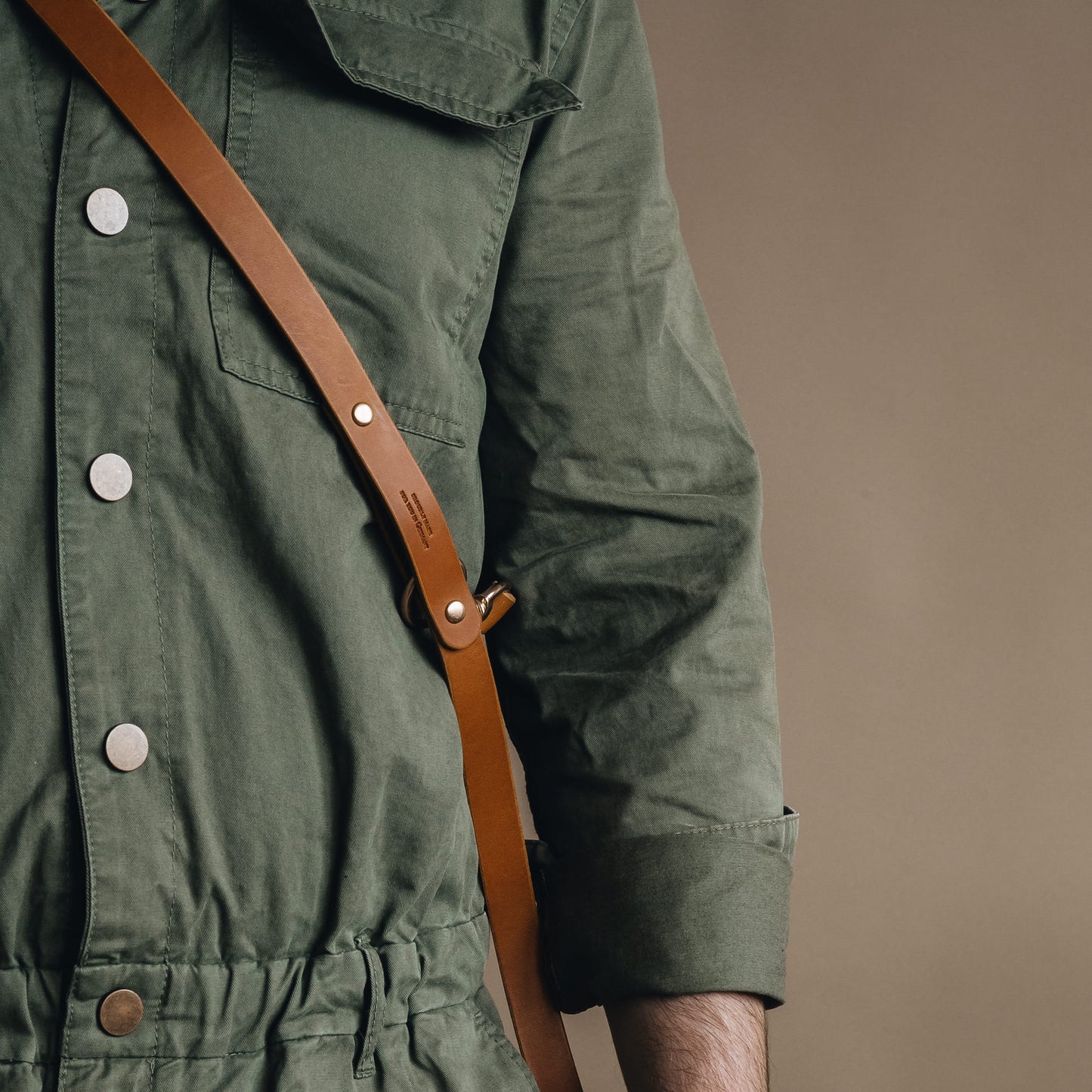 CROSSBODY LEATHER LEASH. LASSO