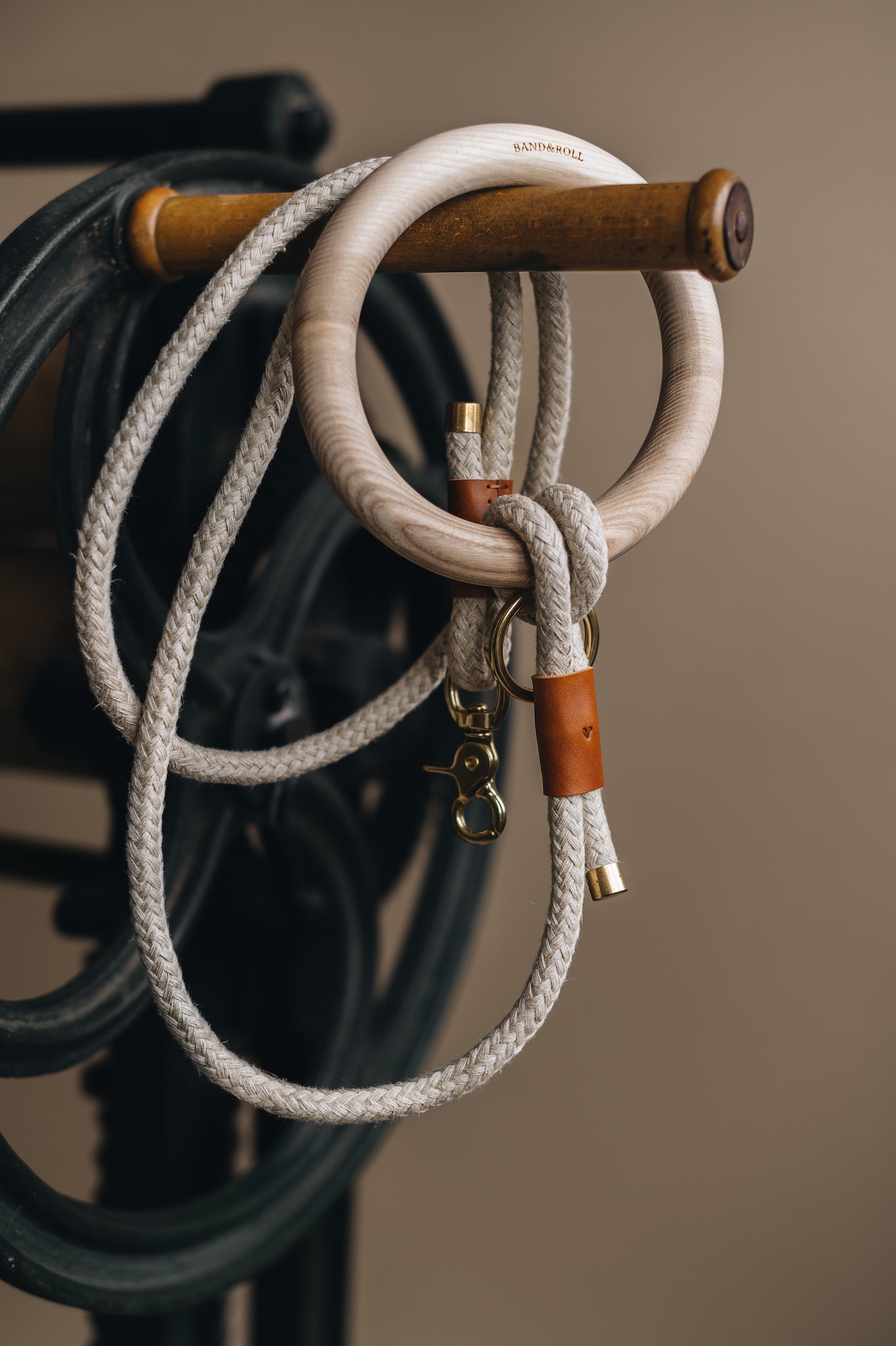 ECO-FRIENDLY ROPE LEASH. ASH