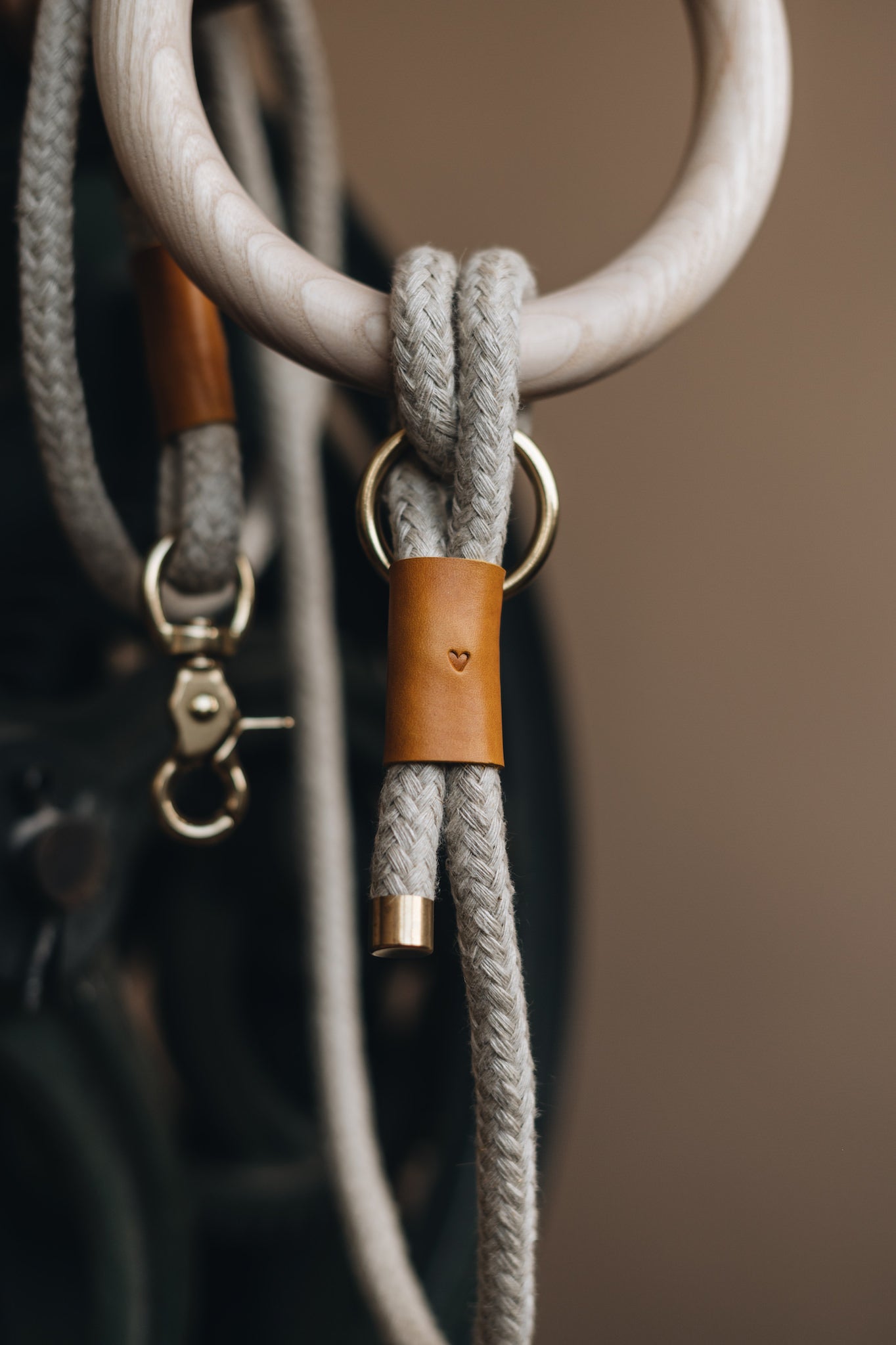 ECO-FRIENDLY ROPE LEASH. ASH