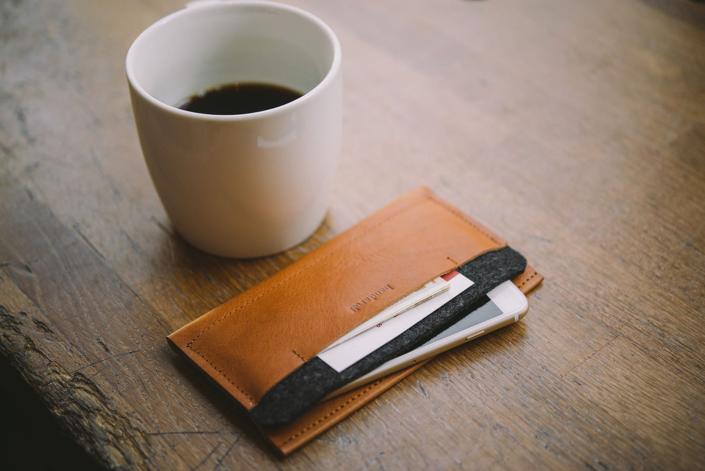 IPHONE WALLET. CARRIER