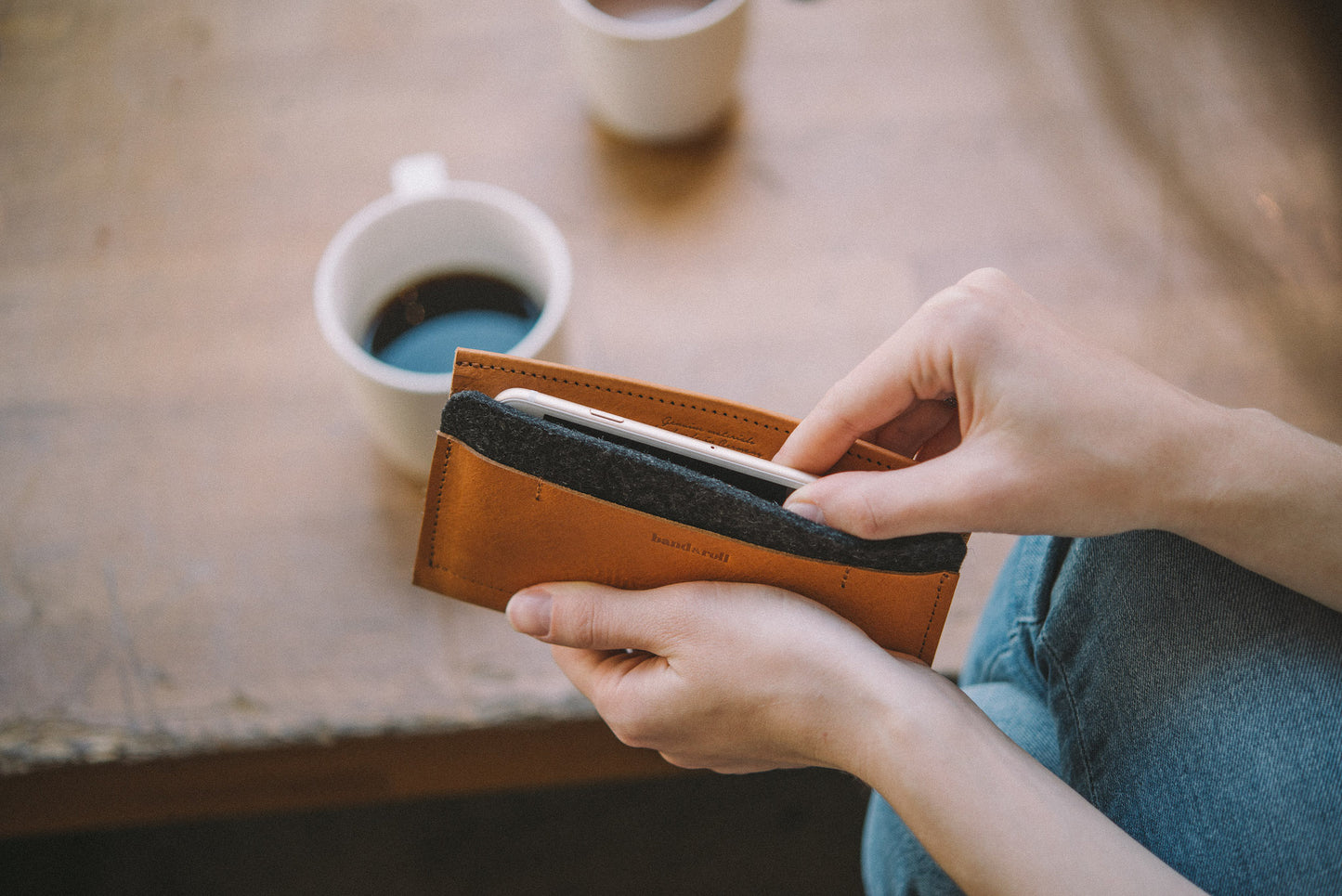 IPHONE WALLET. CARRIER