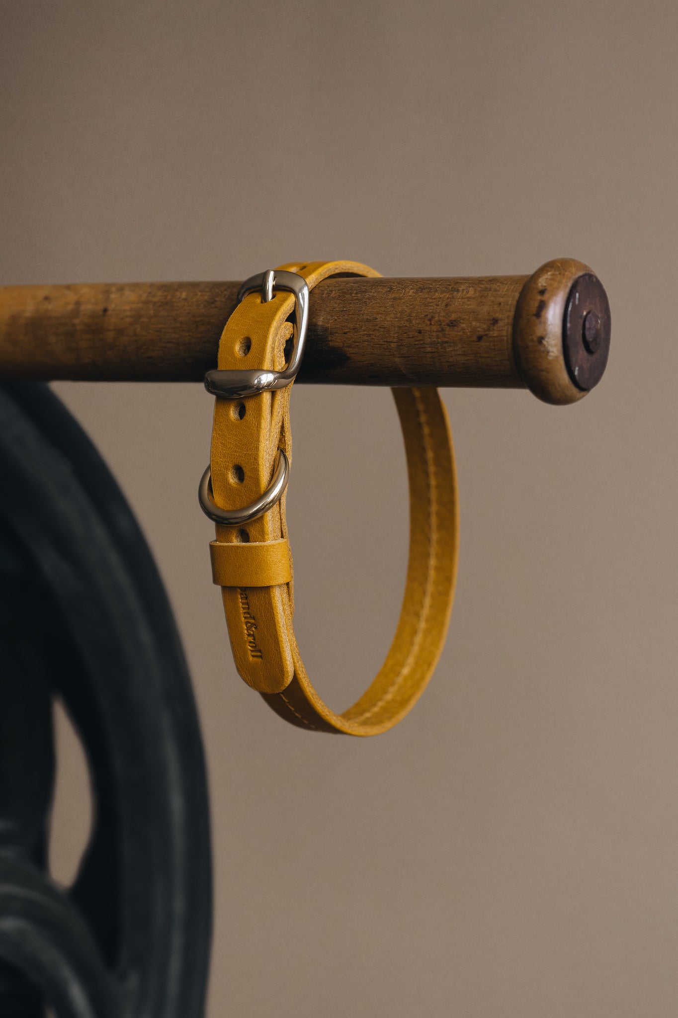 LEATHER DOG COLLAR. FIR Air
