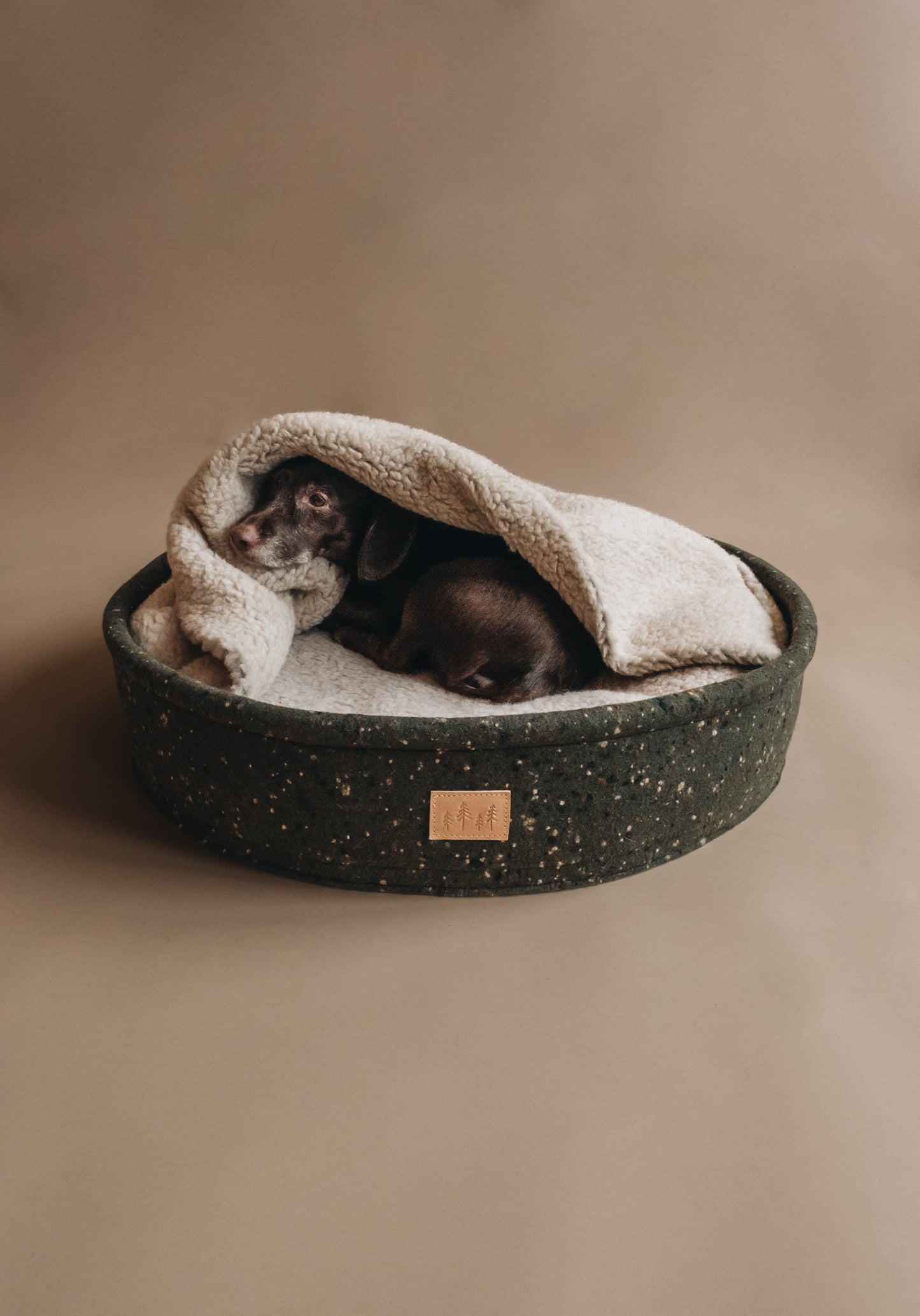 WOOL DOG BED. HAIN