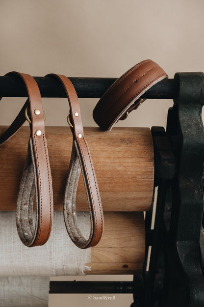 WOOL PADDED SHORT LEATHER LEASH. HITCH air