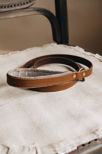 WOOL PADDED SHORT LEATHER LEASH. HITCH air