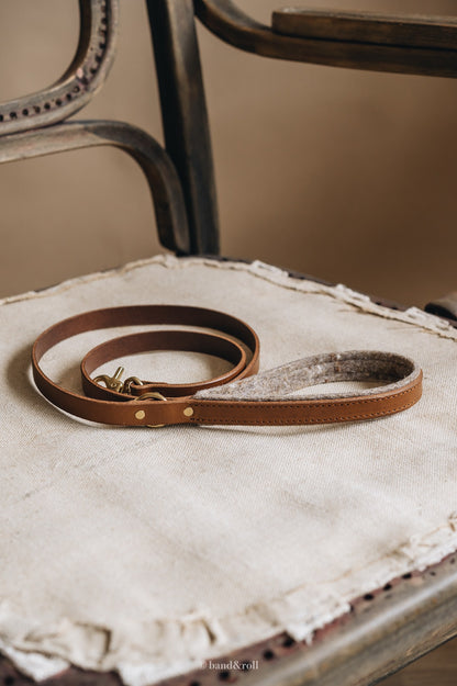 WOOL PADDED SHORT LEATHER LEASH. HITCH air
