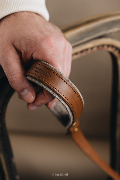 WOOL PADDED SHORT LEATHER LEASH. HITCH air