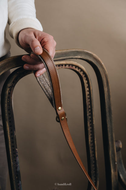 WOOL PADDED SHORT LEATHER LEASH. HITCH air