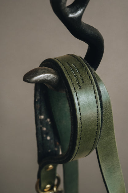 WOOL PADDED SHORT LEATHER LEASH. HITCH