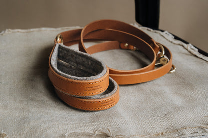 WOOL PADDED SHORT LEATHER LEASH. HITCH air