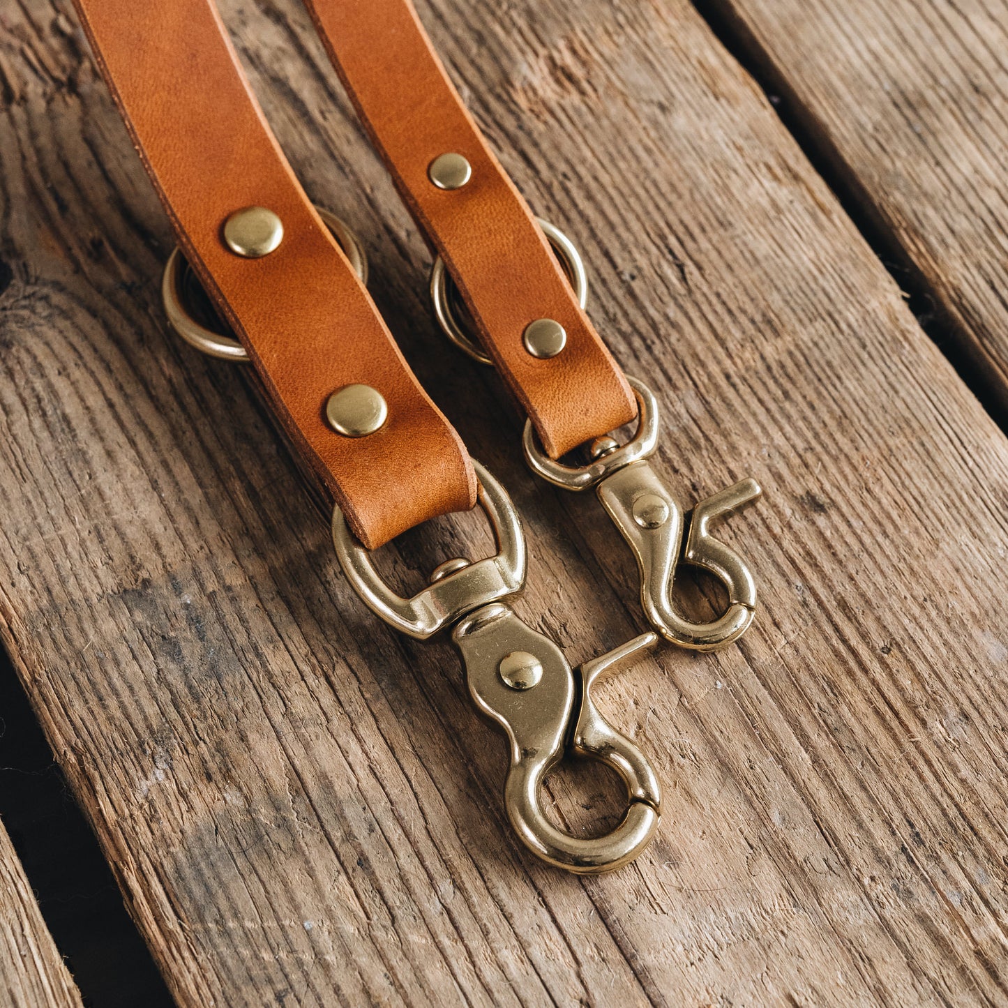 CROSSBODY LEATHER LEASH. LASSO AIR