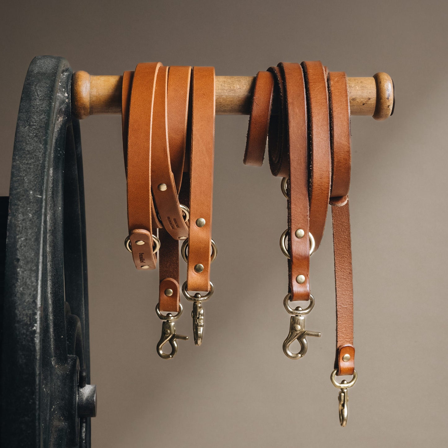 CROSSBODY LEATHER LEASH. LASSO AIR
