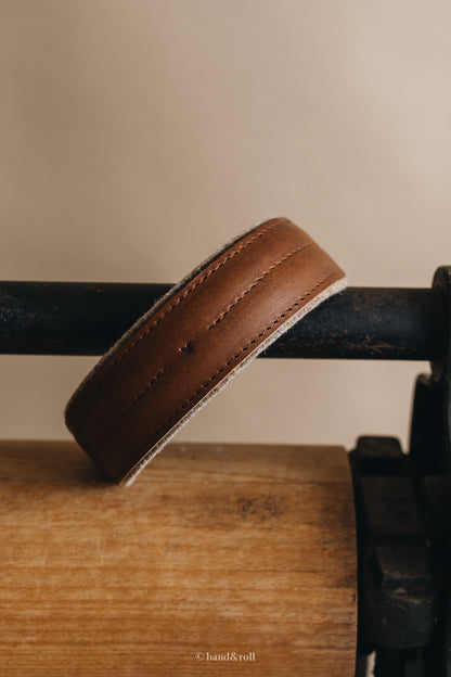 WIDE COLLAR. PINE