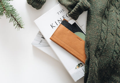 IPHONE WALLET. CARRIER