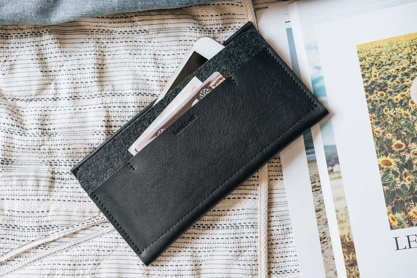 Phone wallet "Carrier" - band&roll