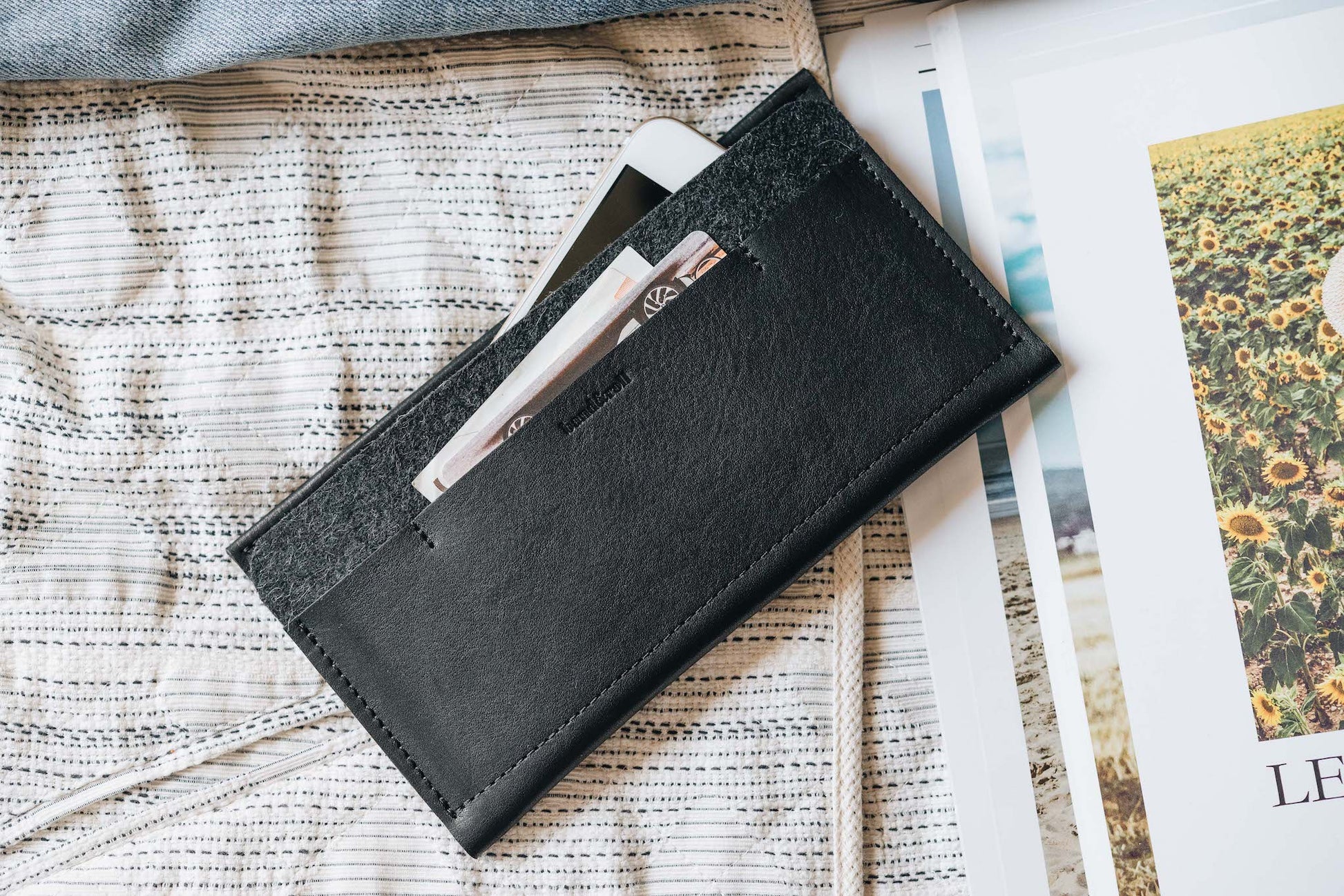Phone wallet "Carrier" - band&roll
