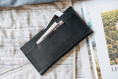 Phone wallet "Carrier" - band&roll
