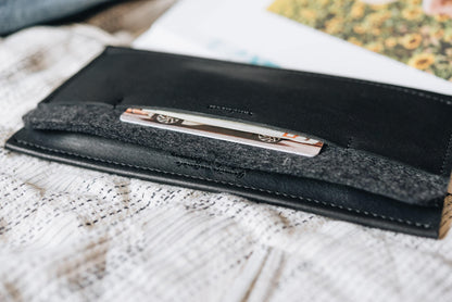 Phone wallet "Carrier" - band&roll