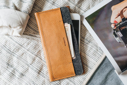 Phone wallet "Carrier" - band&roll
