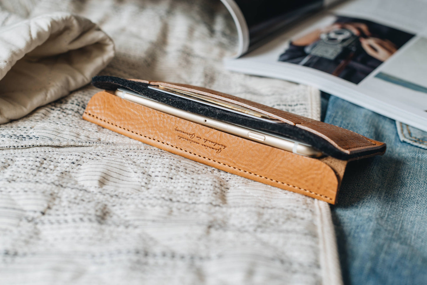 Phone wallet "Carrier" - band&roll