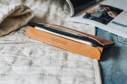 Phone wallet "Carrier" - band&roll