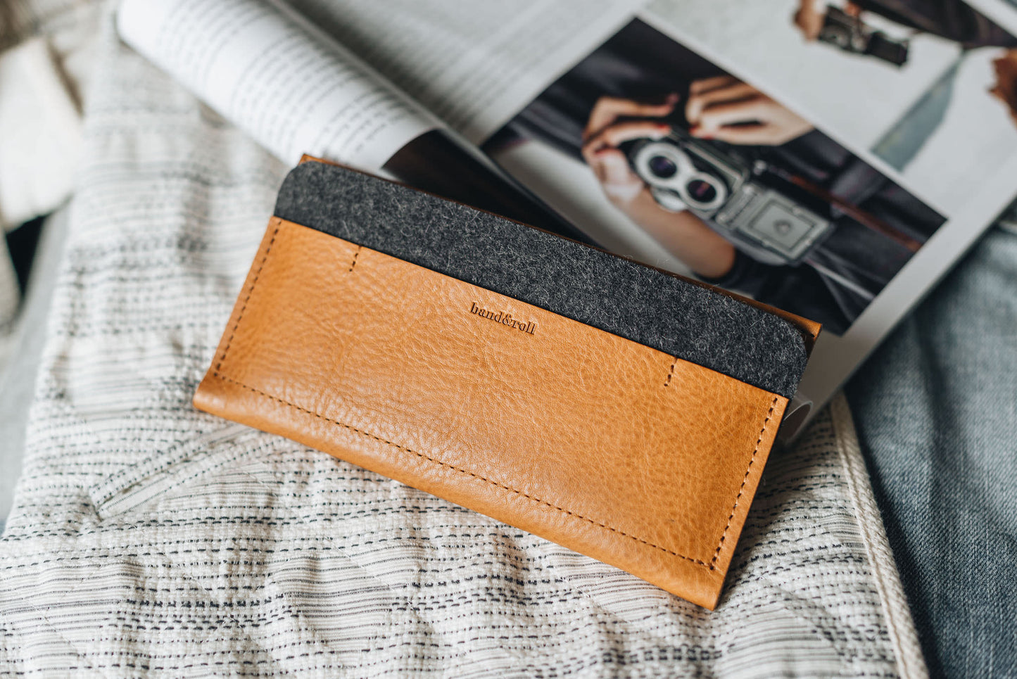 Phone wallet "Carrier" - band&roll