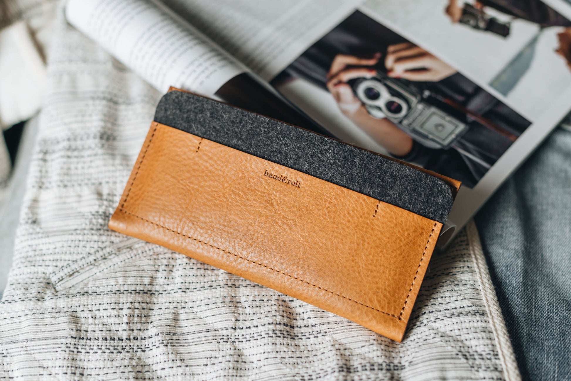 Phone wallet "Carrier" - band&roll