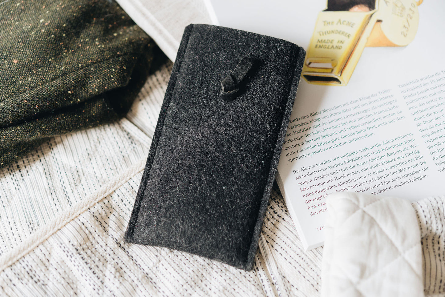 Pull-out phone case "Knot" - band&roll