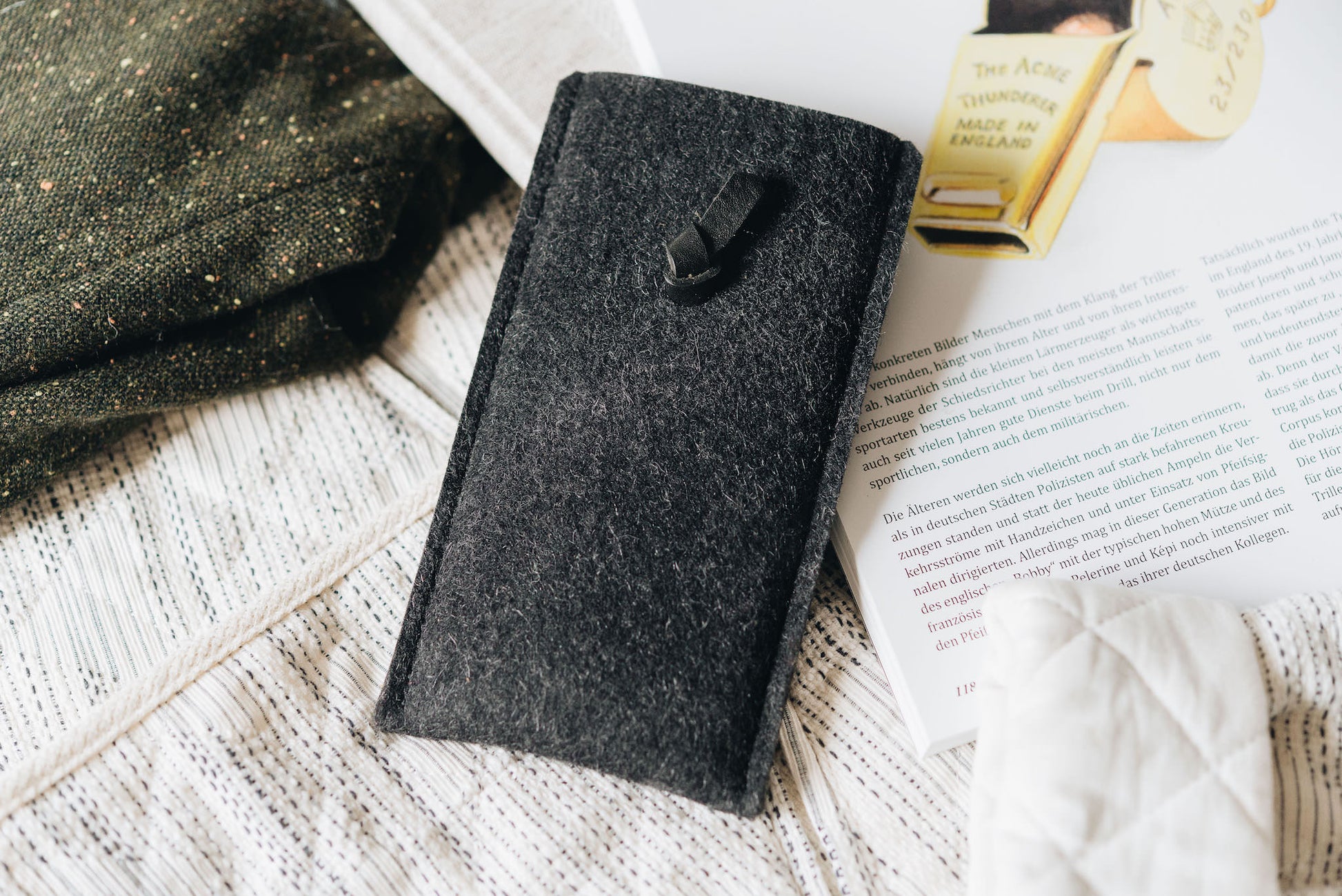 Pull-out phone case "Knot" - band&roll
