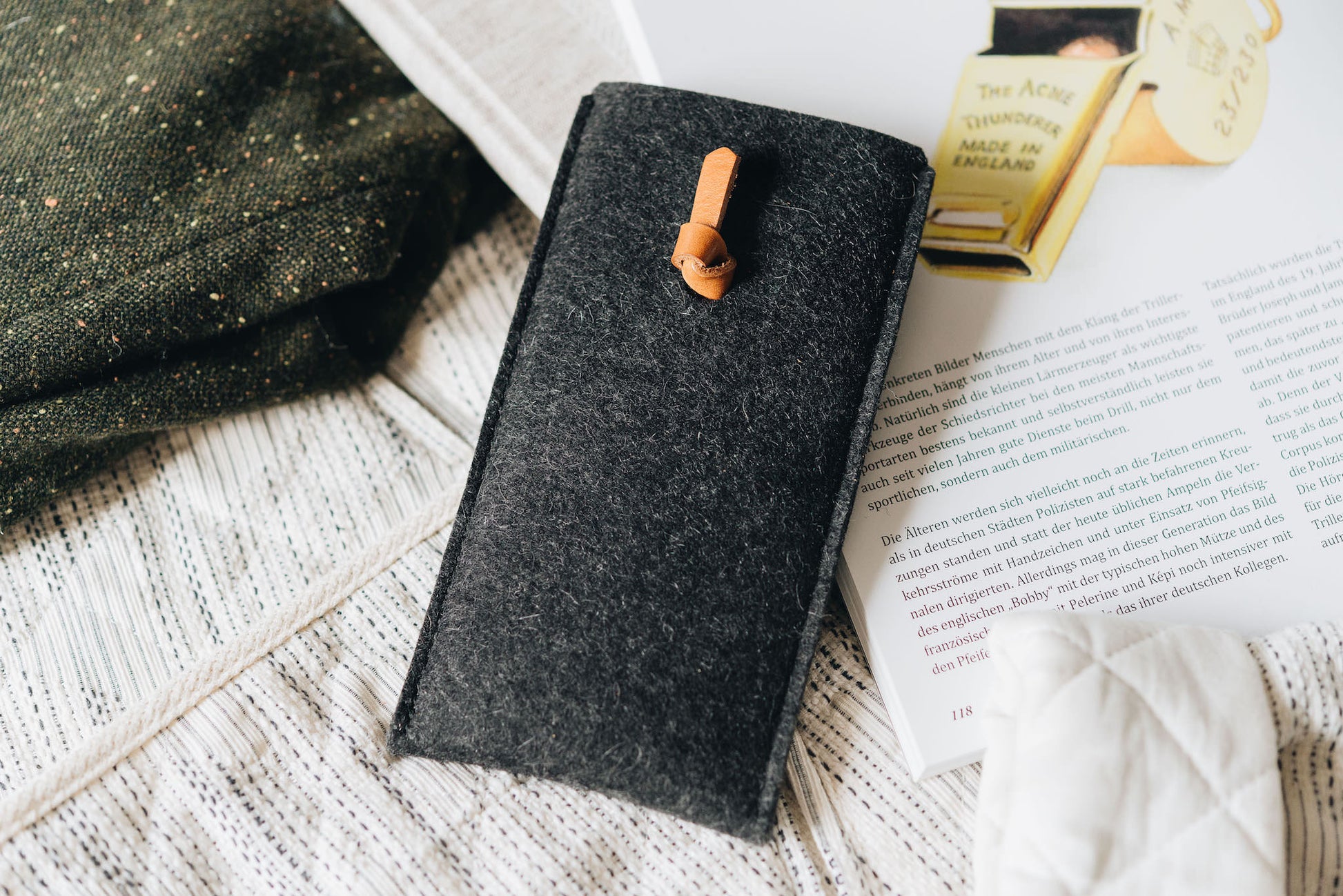 Pull-out phone case "Knot" - band&roll