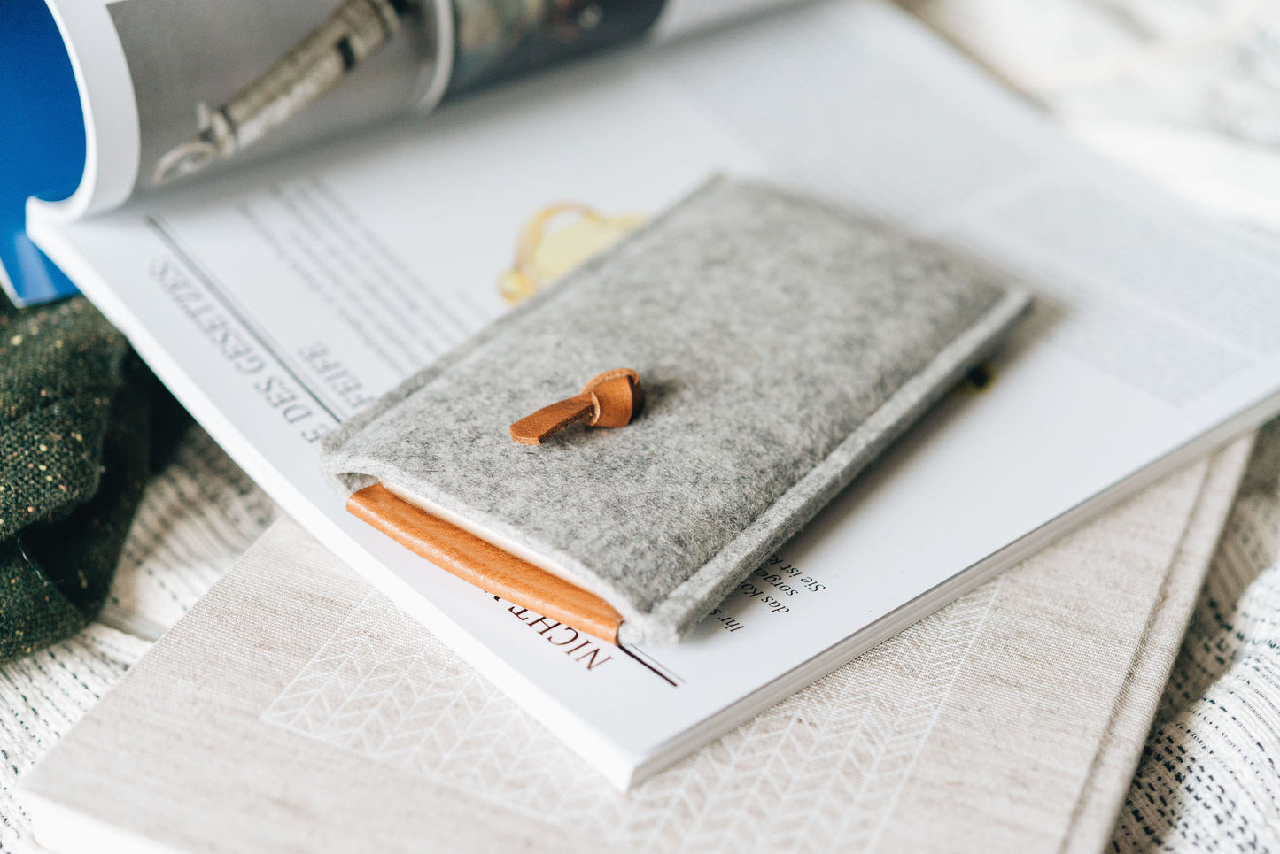 Pull-out phone case "Knot" - band&roll