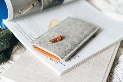 Pull-out phone case "Knot" - band&roll
