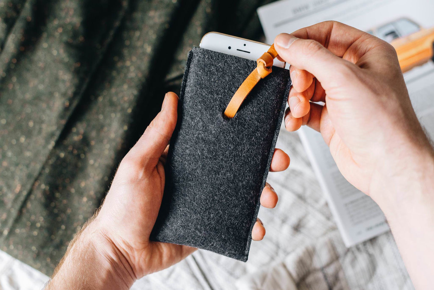 Pull-out phone case "Knot" - band&roll