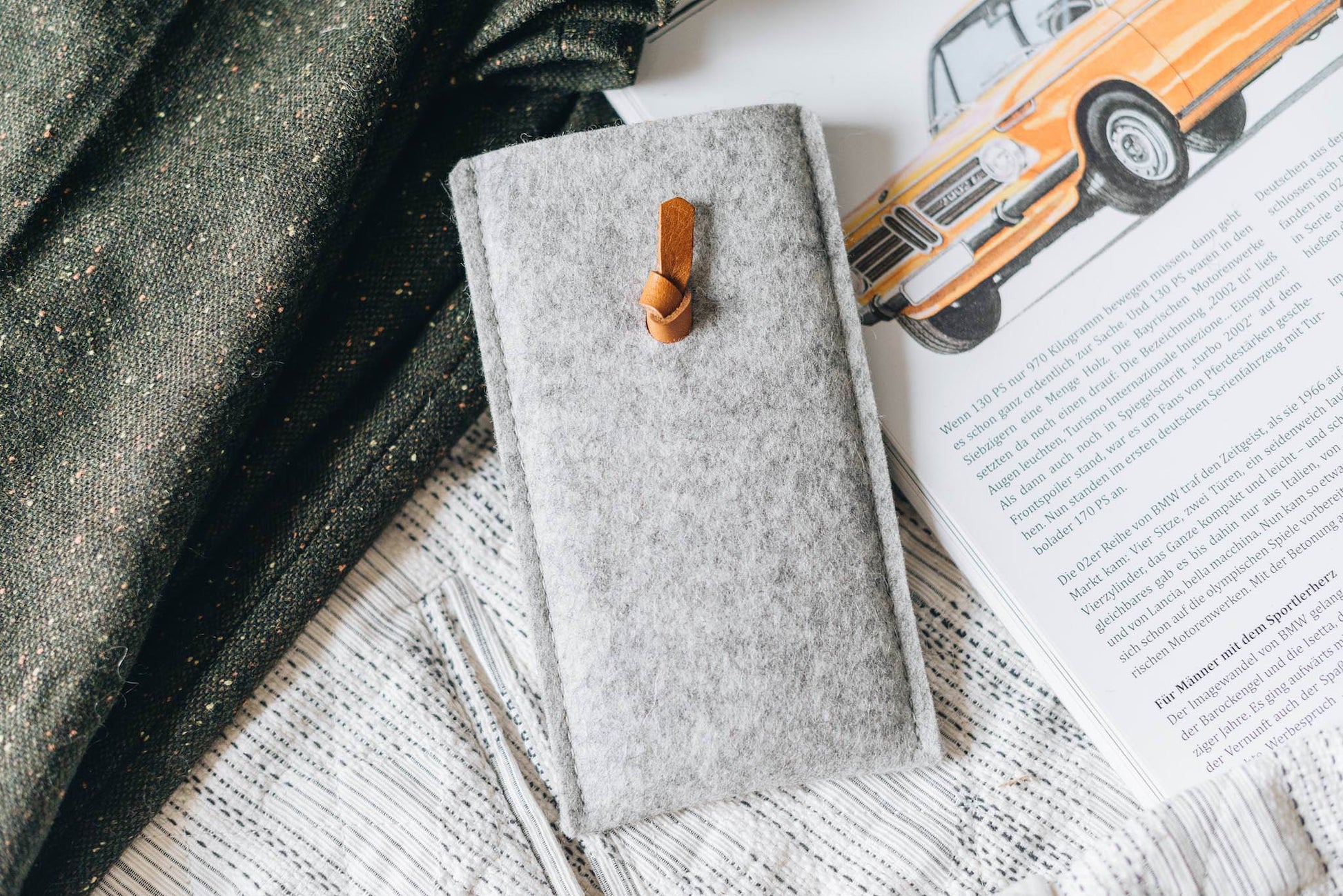 Pull-out phone case "Knot" - band&roll