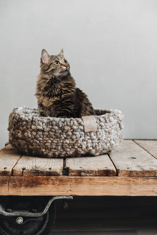 KATZENBETT. NEST