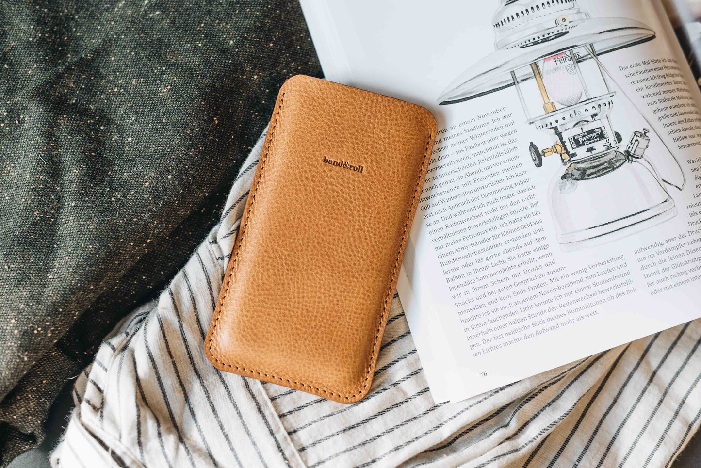 Leather phone case "Dandy" - band&roll